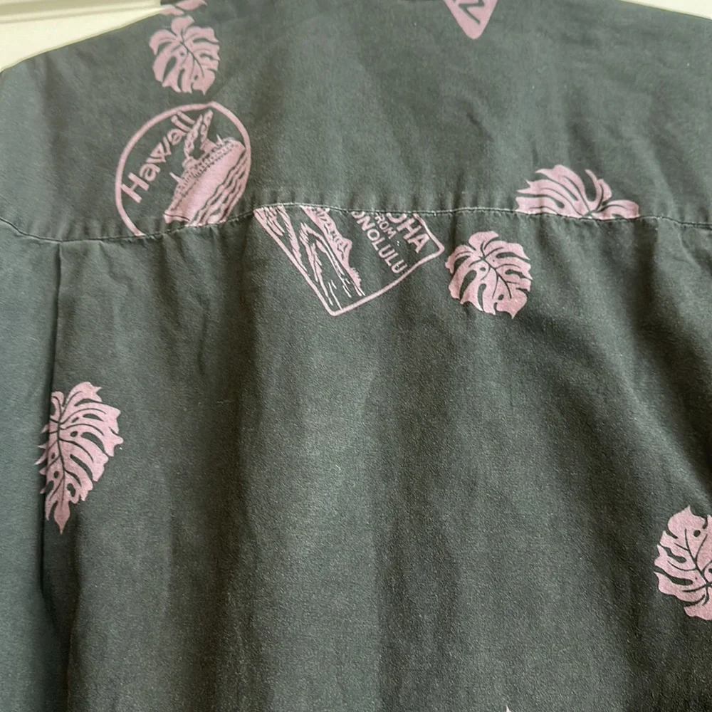 Winnie Fashion Men's Hawaiian Button Down - Picture 7 of 7